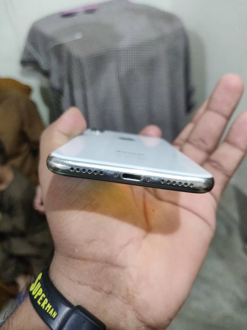 Apple iPhone X 4