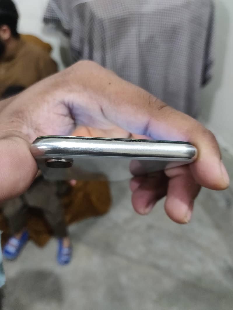 Apple iPhone X 5