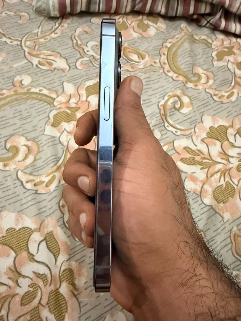 Apple iPhone 13 Pro 3