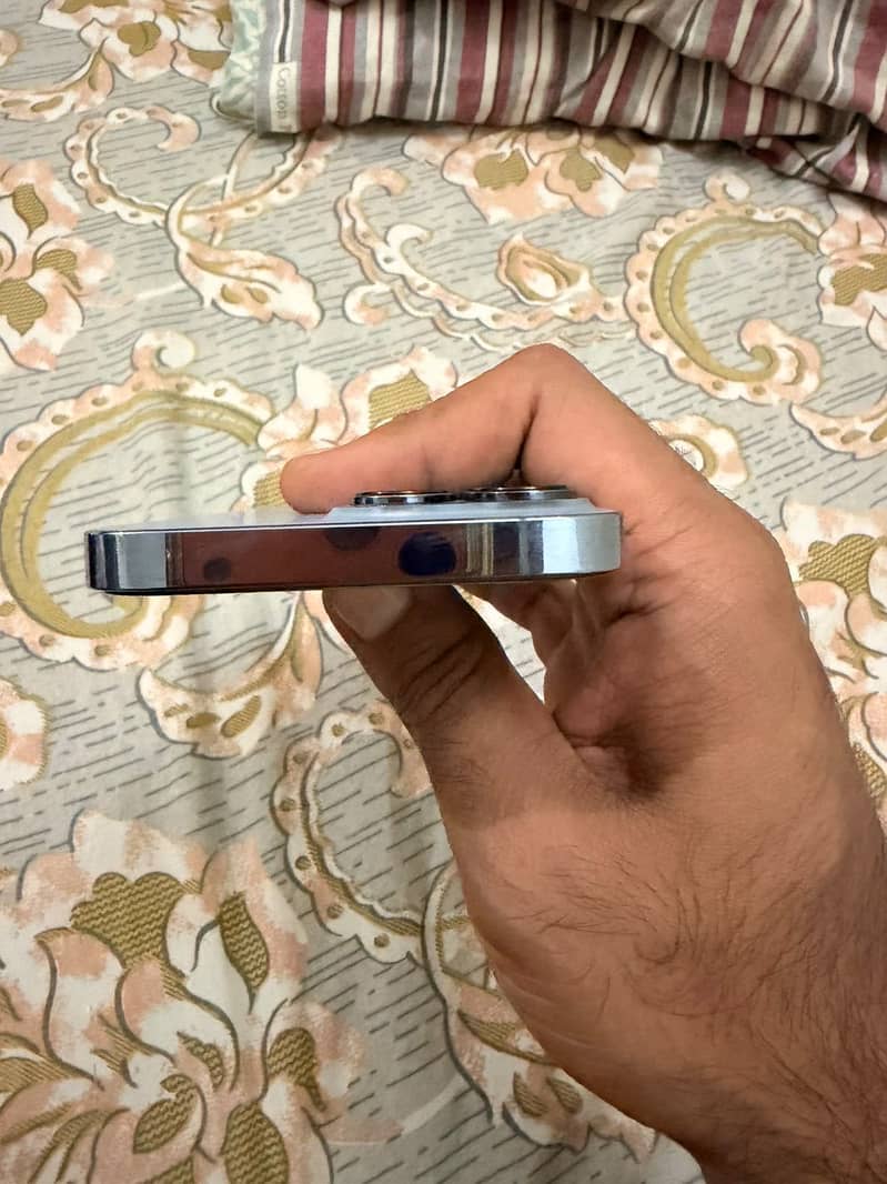 Apple iPhone 13 Pro 4