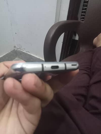 Sharp Aquos R2