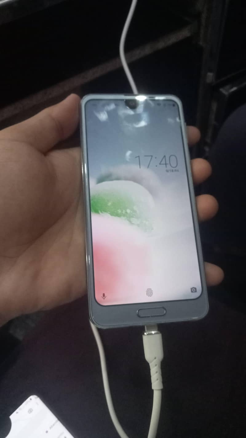 Sharp Aquos R2 6