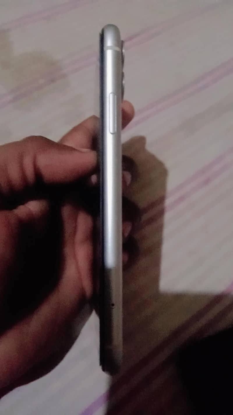Apple iPhone 11 2