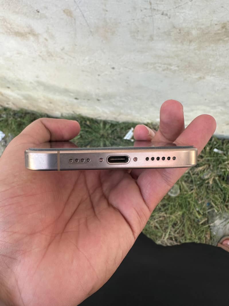 Apple iPhone 16 Pro Max 5