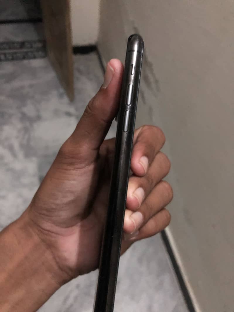 Apple iPhone 11 Pro Max 2
