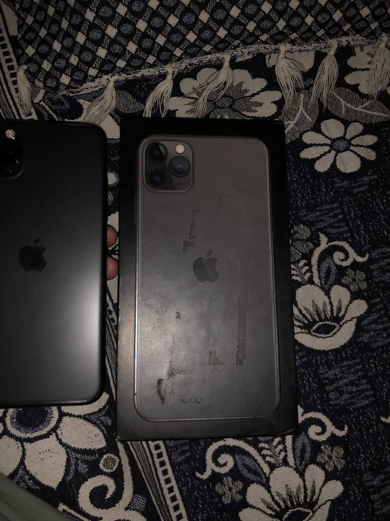 Apple iPhone 11 Pro Max 4