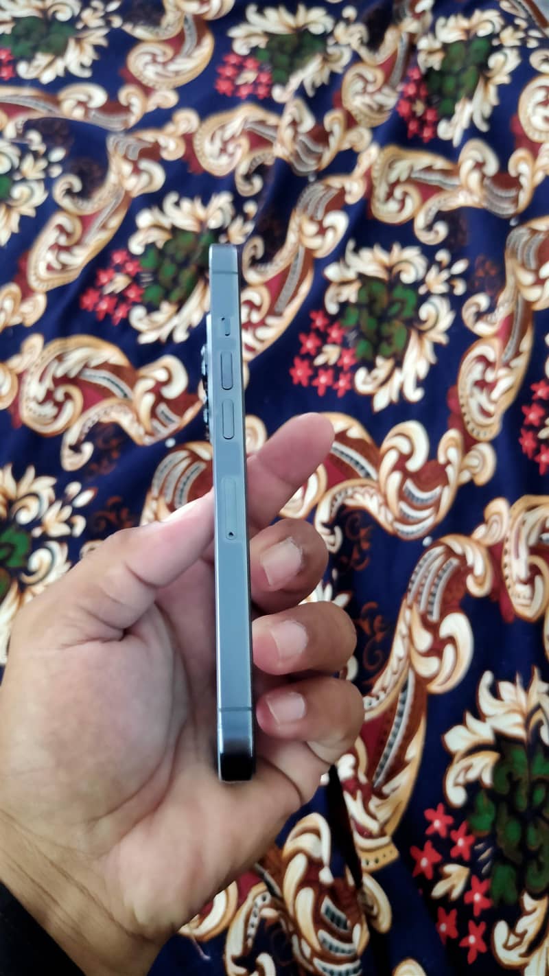 Apple iPhone 13 Pro 2