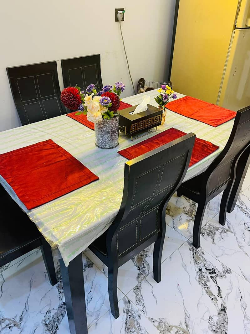Dining Table for 6 Persons 0