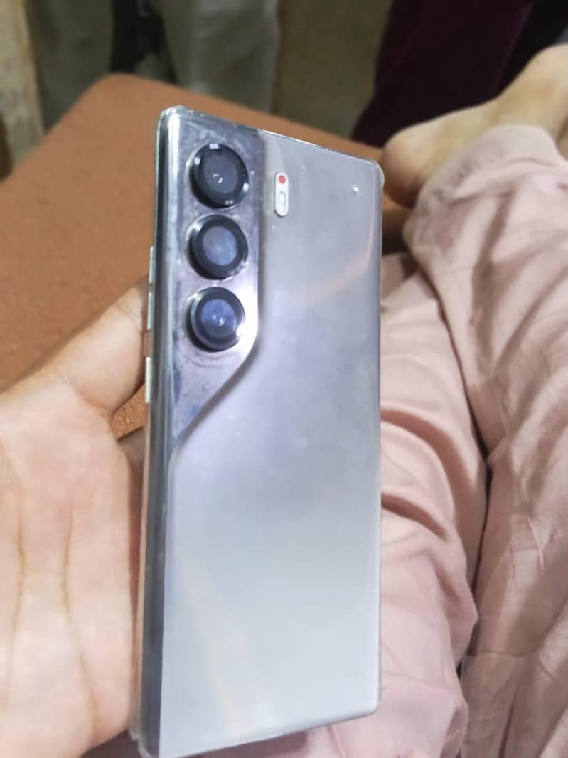 Tecno CAMON 40 Pro 1