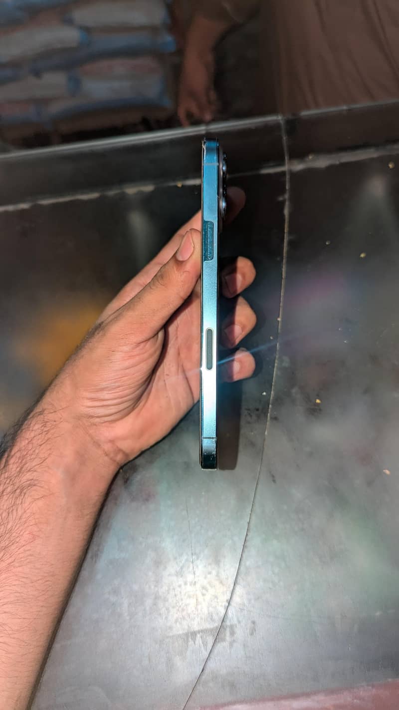 Apple iPhone 13 Pro Max 4
