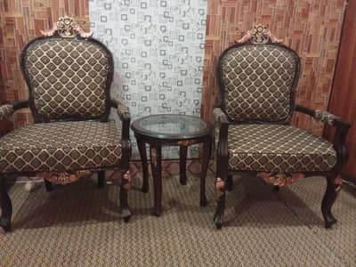 2cahirs with coffee table