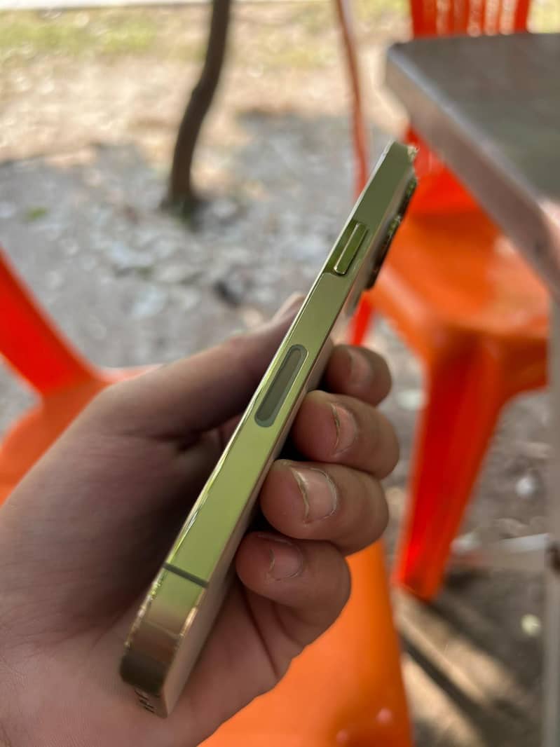 Apple iPhone 13 Pro 4