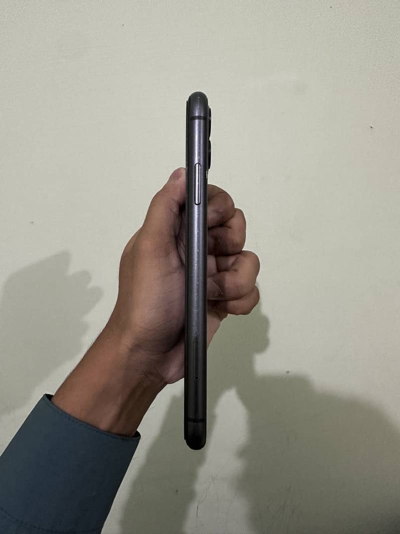 Apple iPhone 11 3