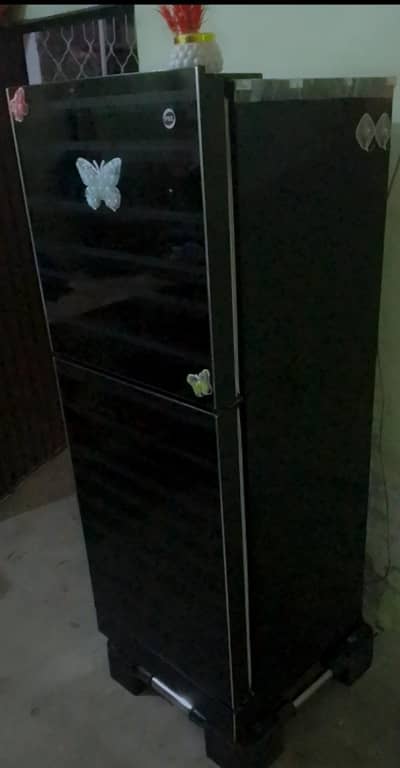 fix rate glass door Pel fridge medium small size new condition Geneine