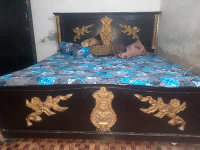 40 hazar ak bed jumbo size 3 palle ke almari hen  ak dewaider hen full