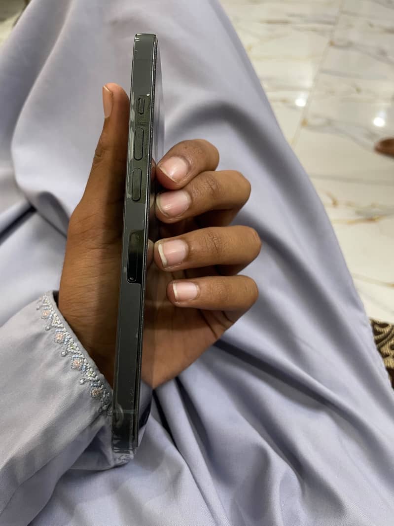 Apple iPhone 13 Pro 2