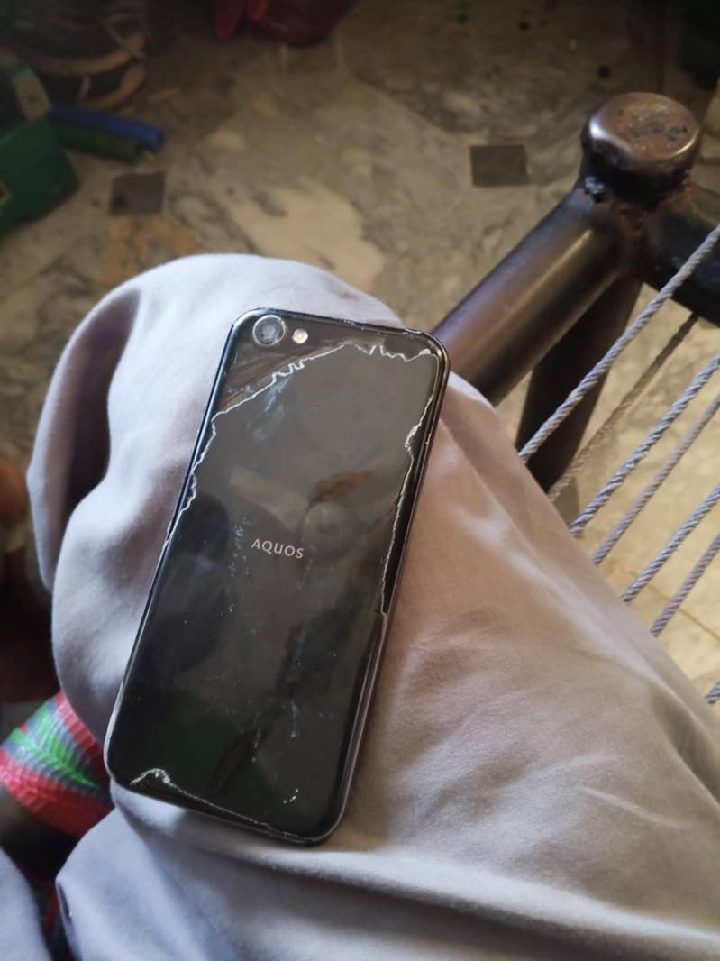 Sharp Aquos r1 1