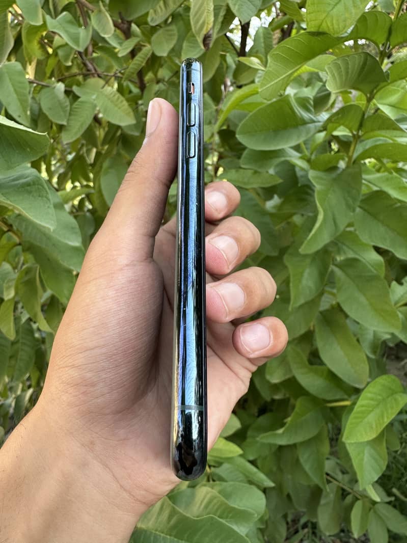 Apple iPhone 11 Pro 2