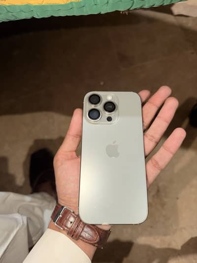 Apple iPhone 16 Pro jv