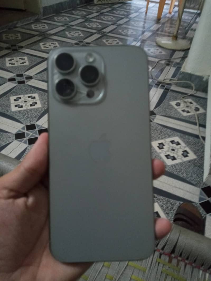 Apple iPhone 15 Pro Max 0