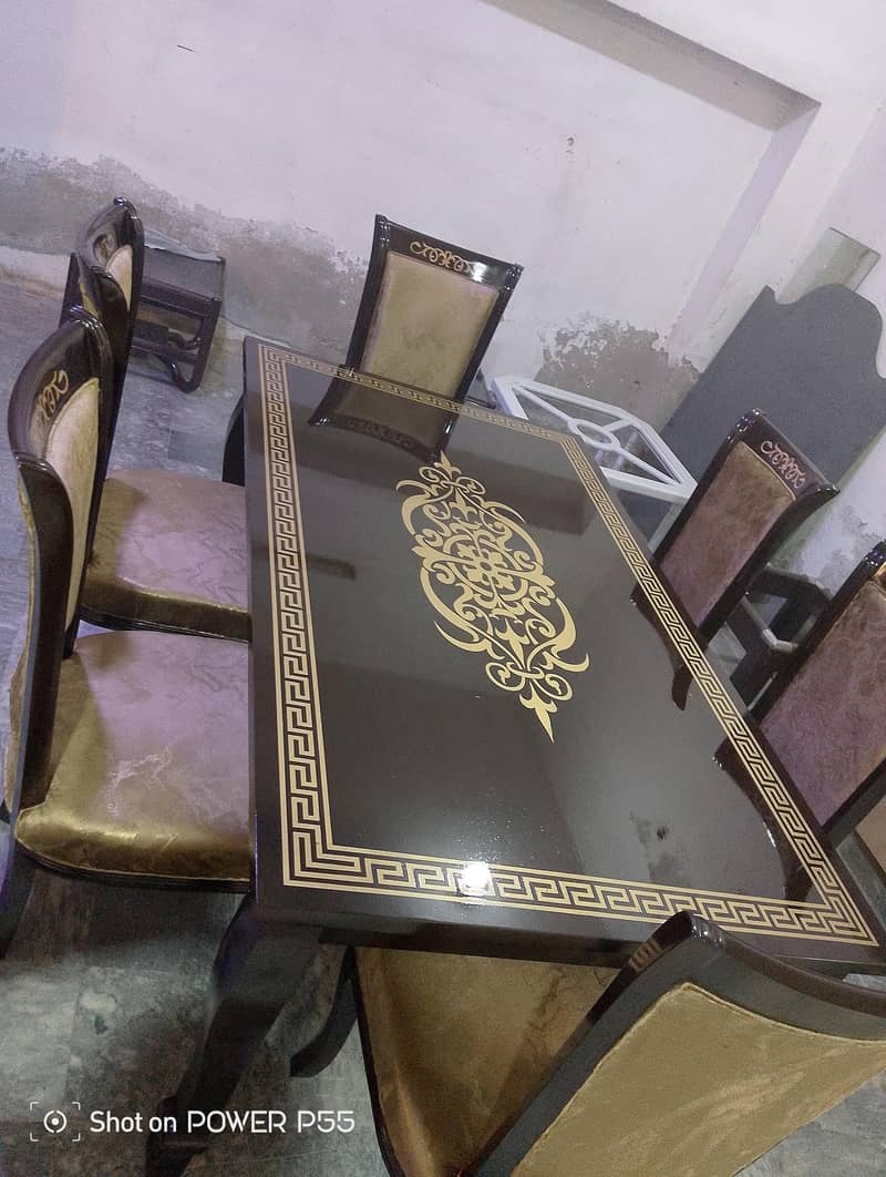 Dining table 0
