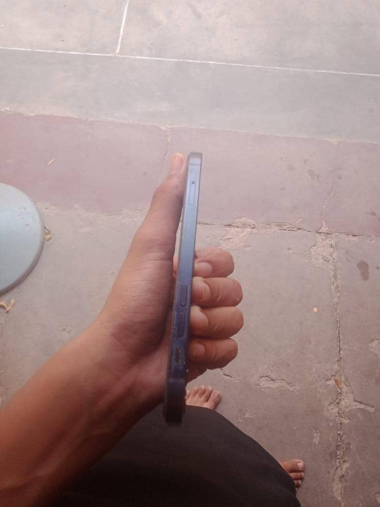 Apple iPhone 12 3