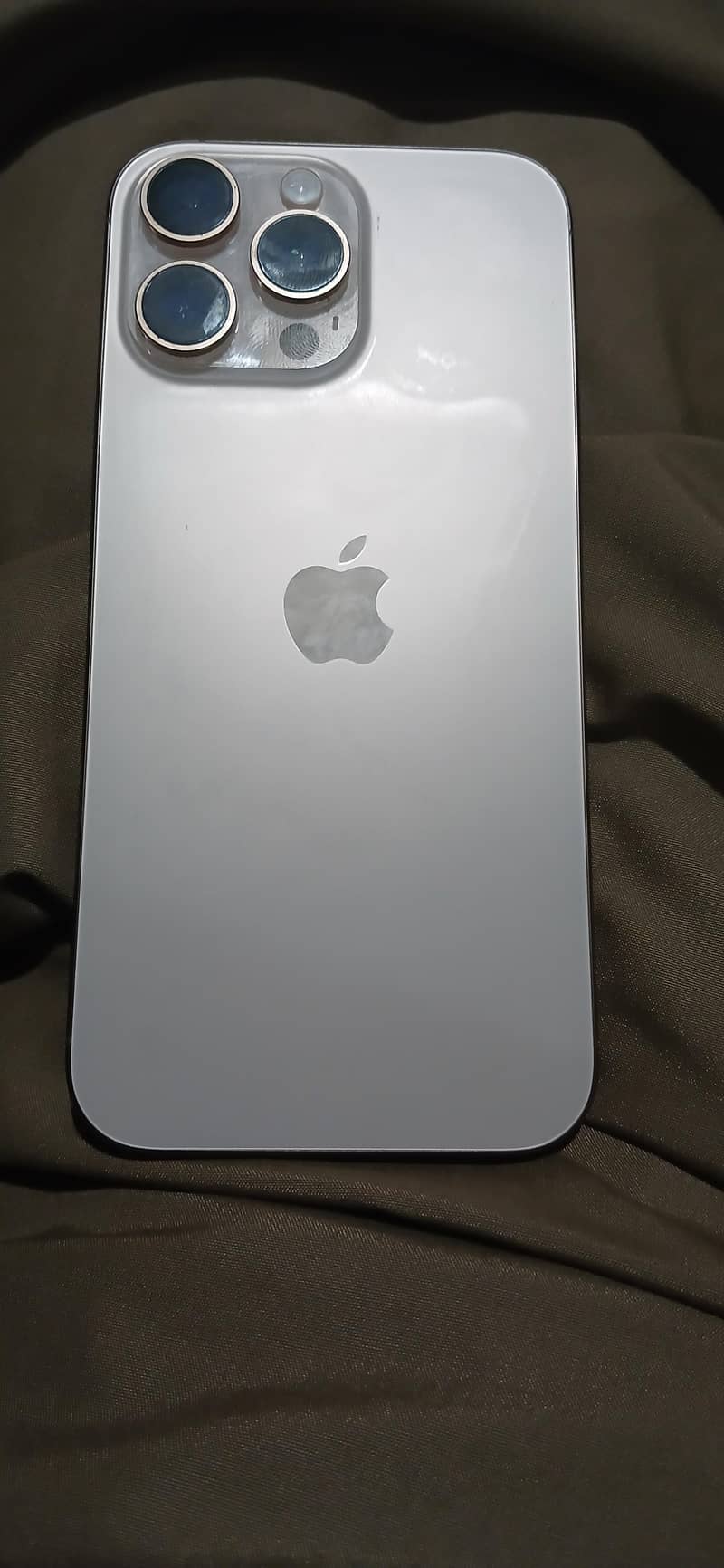 Apple iPhone 16 Pro Max 1