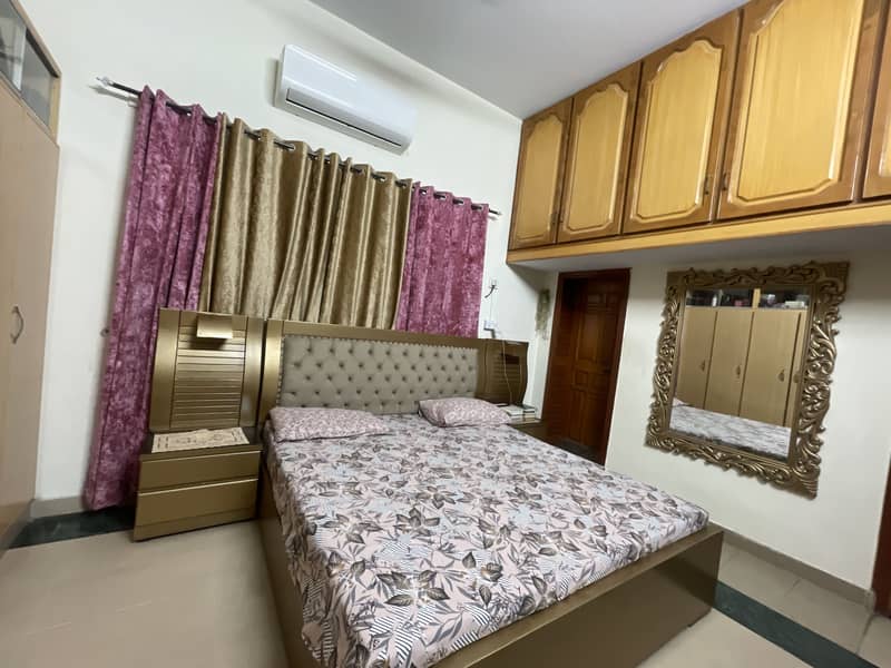 Bed with side tables 4