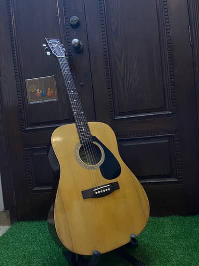 Original Yamaha F310 in new condition