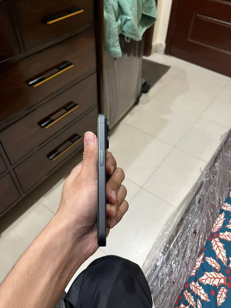 Apple iPhone 15 Pro 1