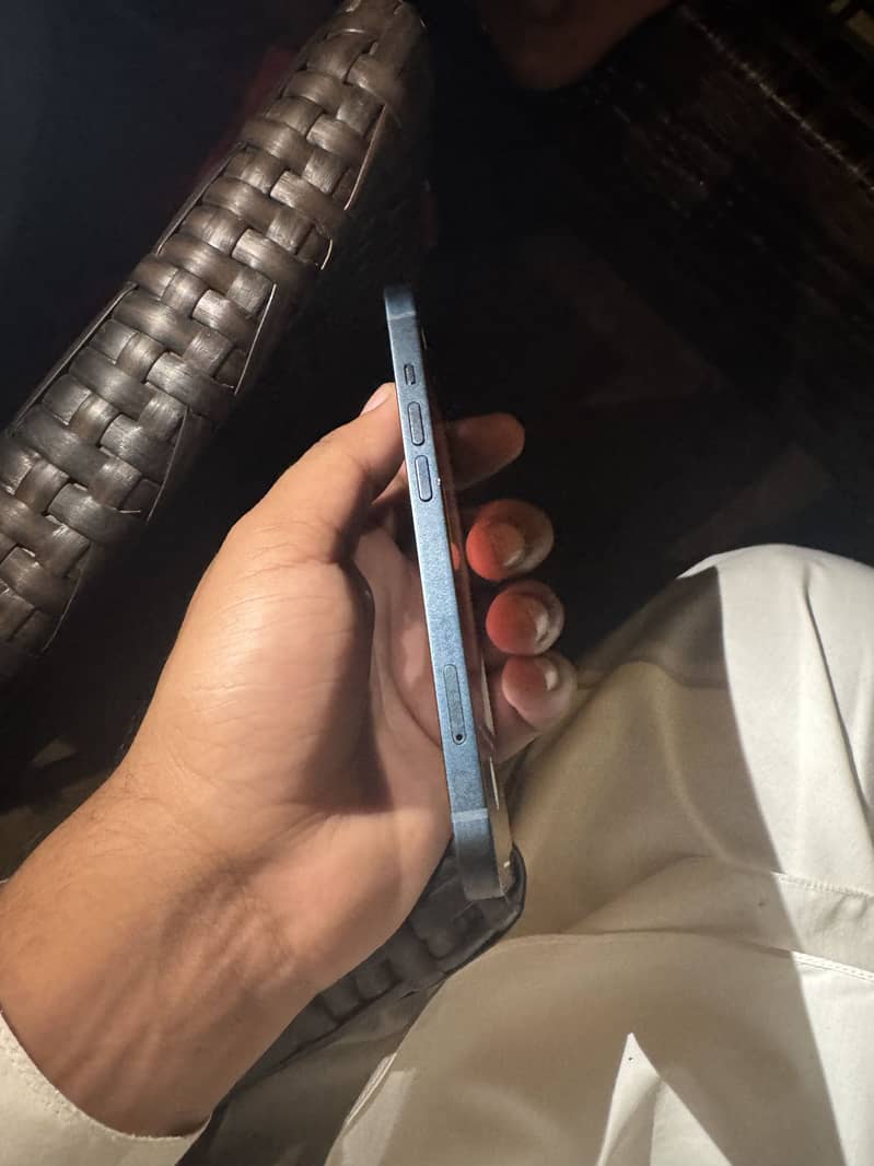 Apple iPhone 13 4