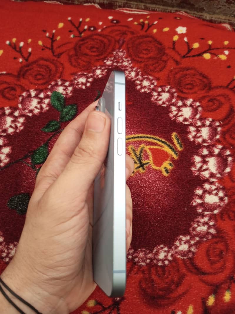Apple iPhone 14 4