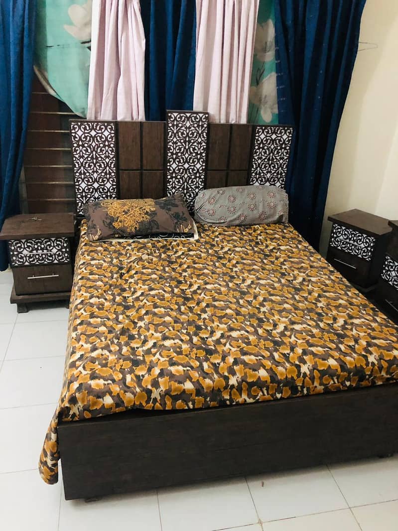 Bed + dressing table + matress 1