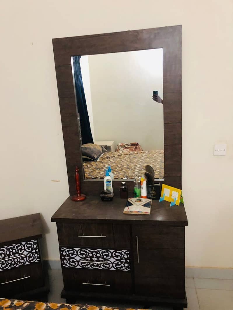 Bed + dressing table + matress 2