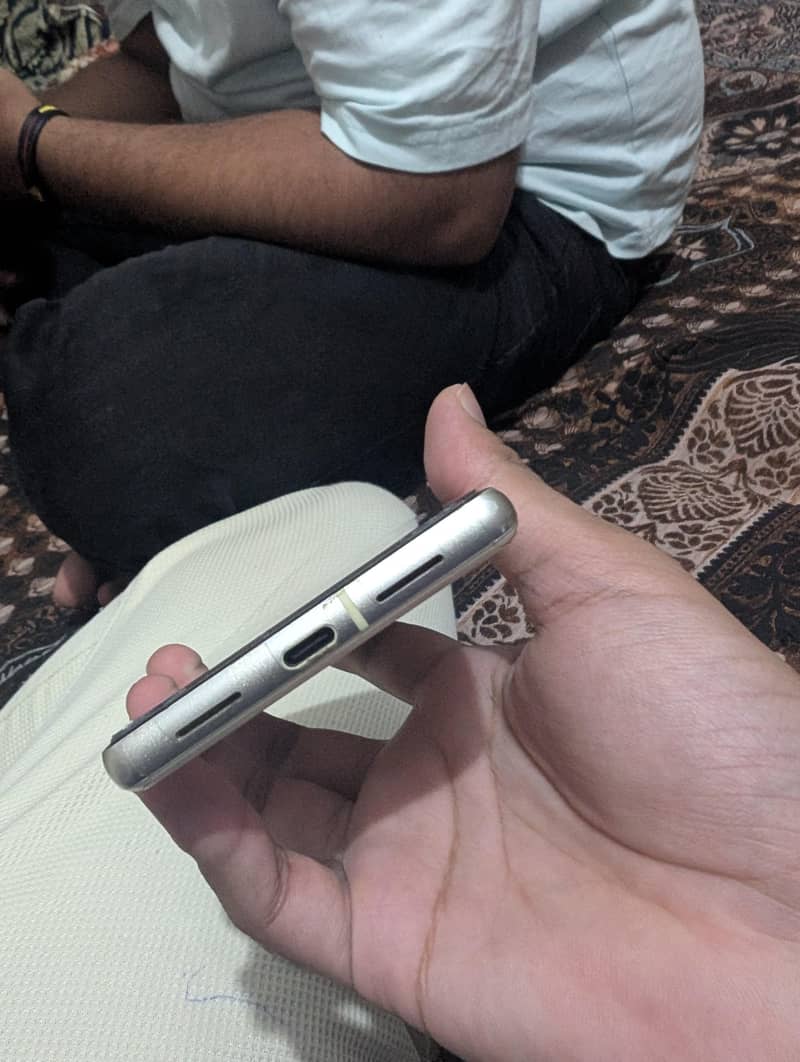 Google Pixel 7a 5