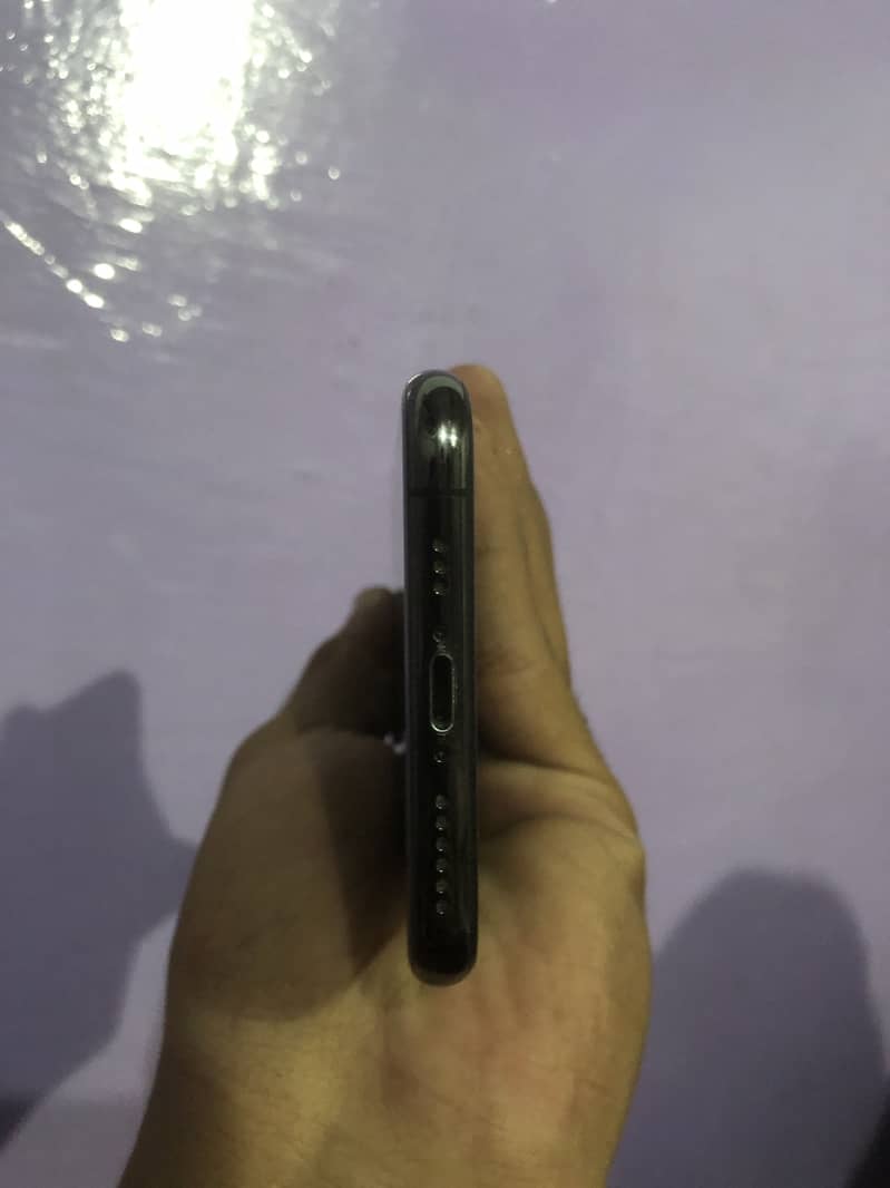 Apple iPhone XS 3