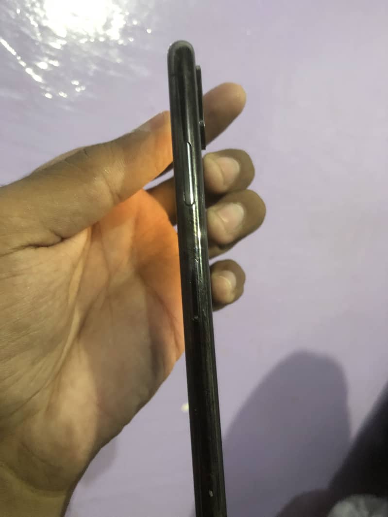 Apple iPhone XS 4