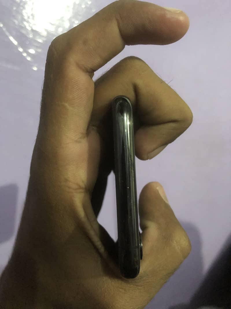 Apple iPhone XS 5