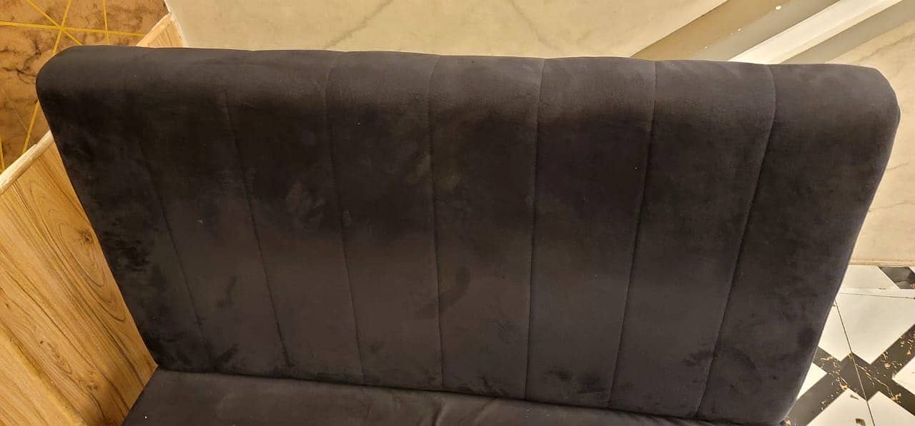 Black sofas for restaurants 4