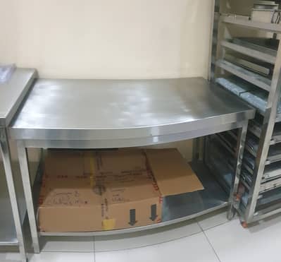 STAINLESS STEEL TABLES