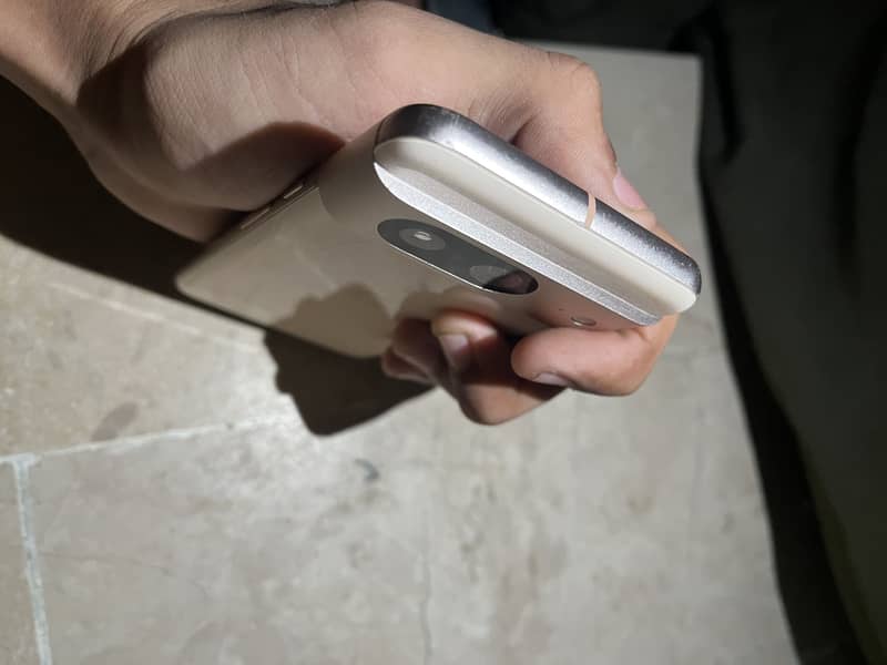Google Pixel 8 4