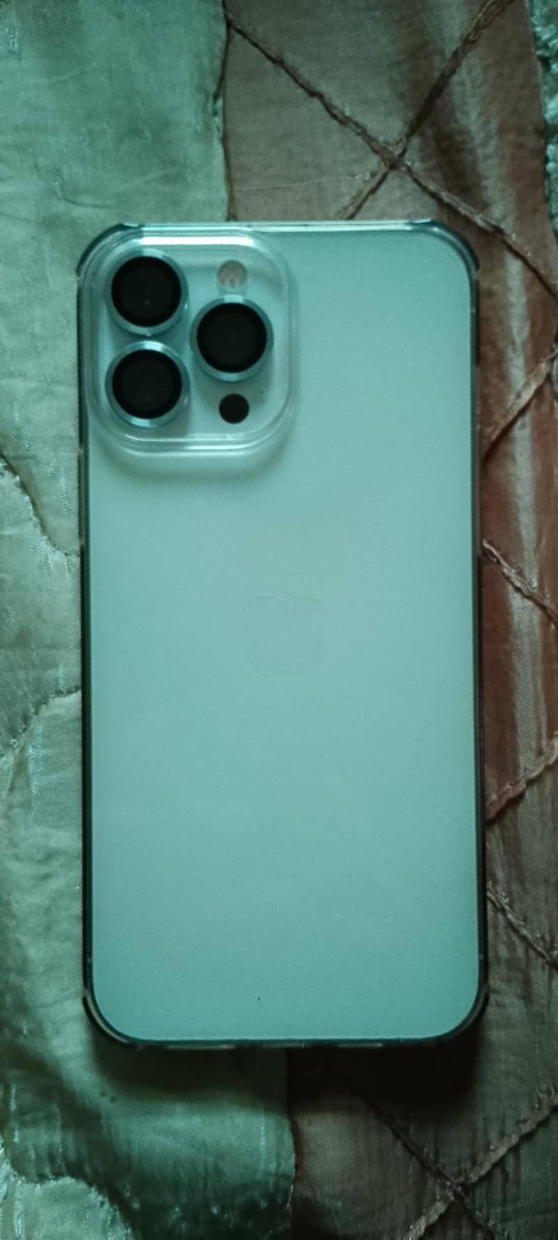 Apple iPhone 13 Pro Max. 7