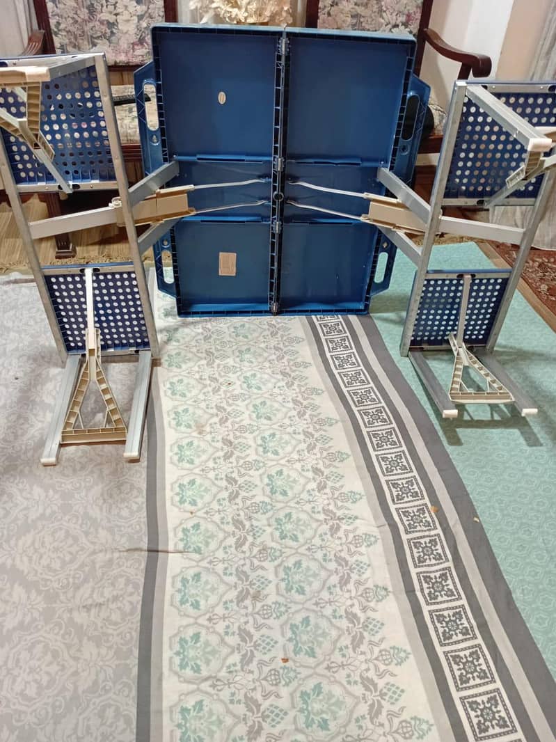 Foldable table with chair 0