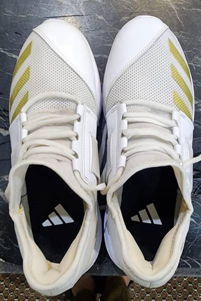 ADIPRENE ADIDAS CRICKET SPIKES