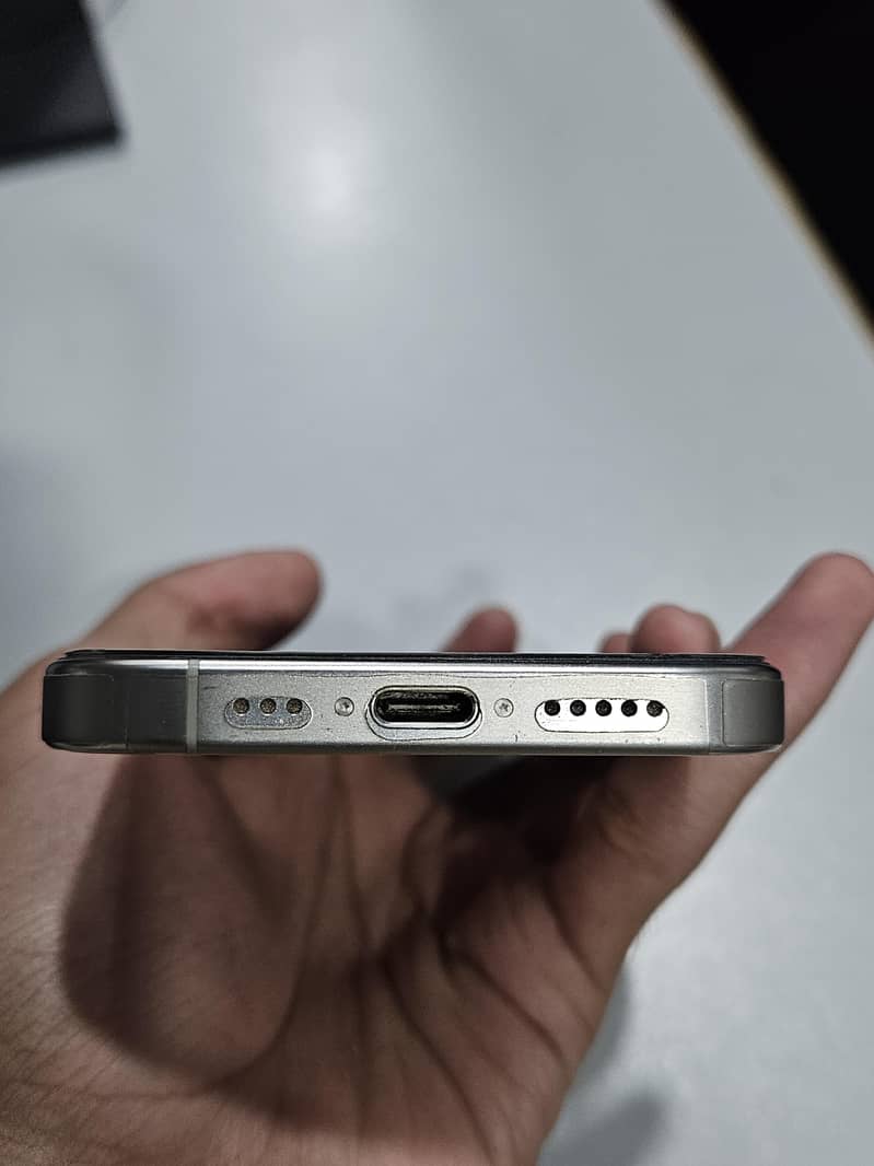 iPhone 15 Pro 4