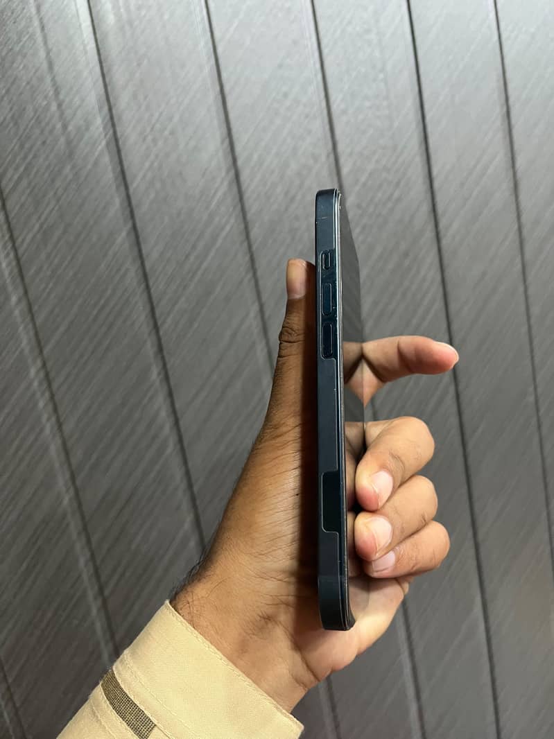 Apple iPhone 14 4