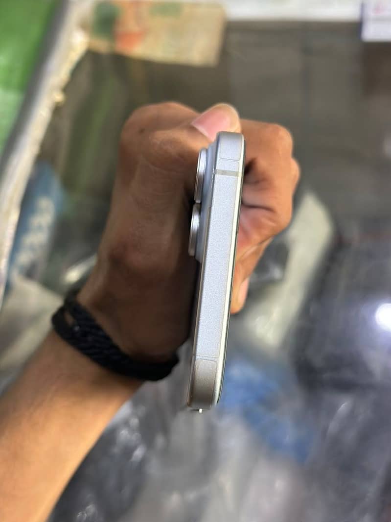 Apple iPhone 15 plus 1