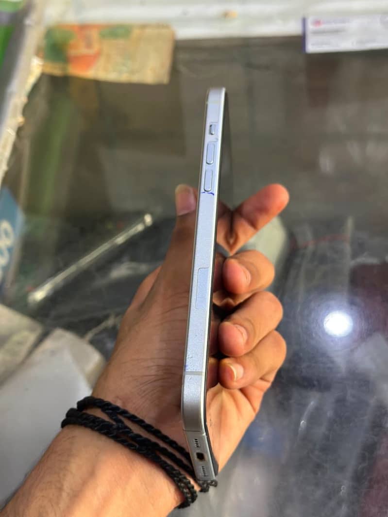 Apple iPhone 15 plus 2