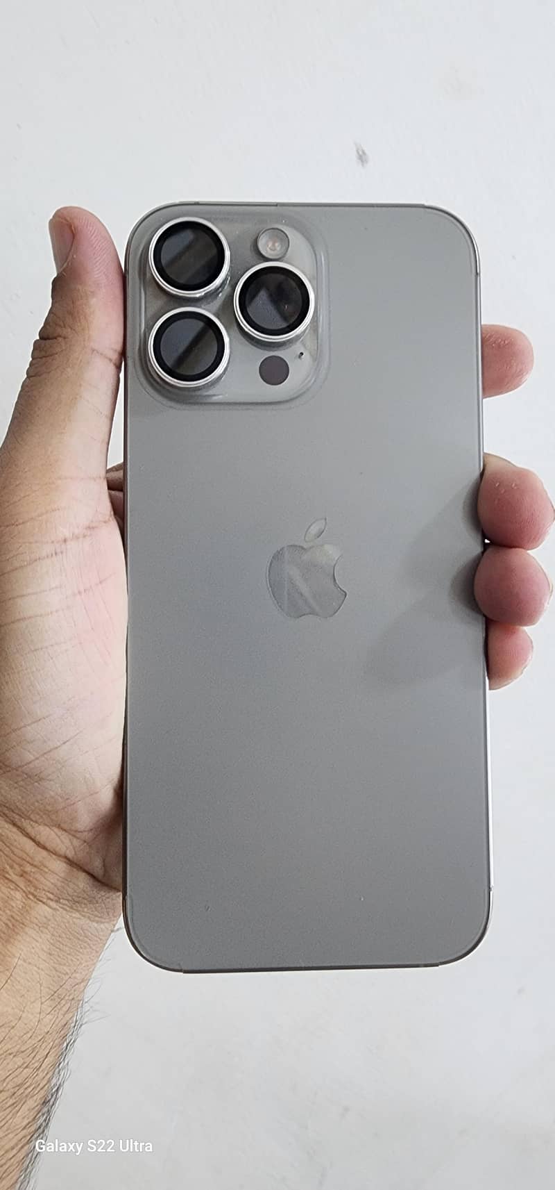 Apple iPhone 16 Pro Max 1