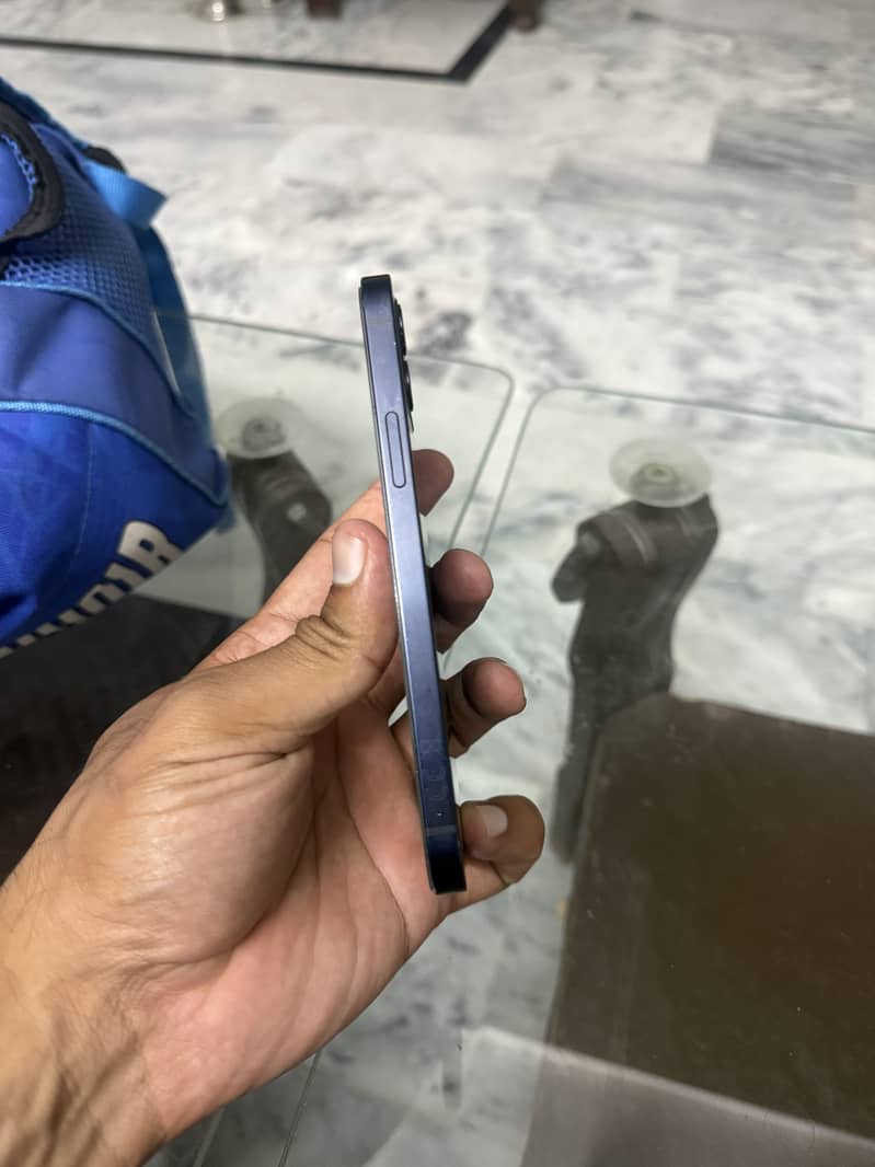 Apple iPhone 12 2